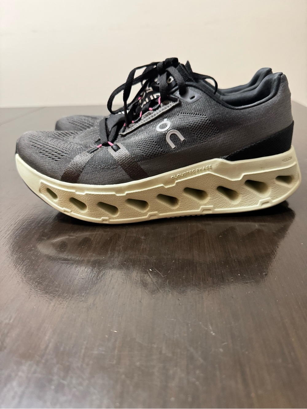 On Running Womens cloudeclipse rock/lima 9.5 new